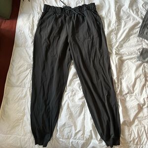 Lululemon Women’s “Keep Moving” Jogger US Regular Size 12 dark gray